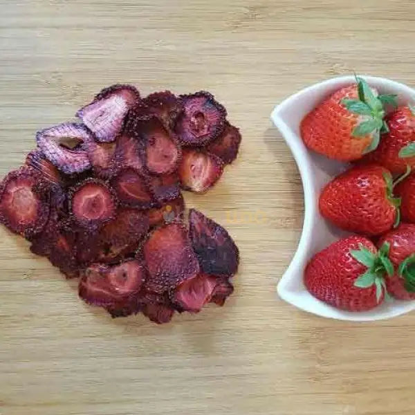 Slow Dried Strawberry Slices - Fragaria × ananassa - dried fruit
